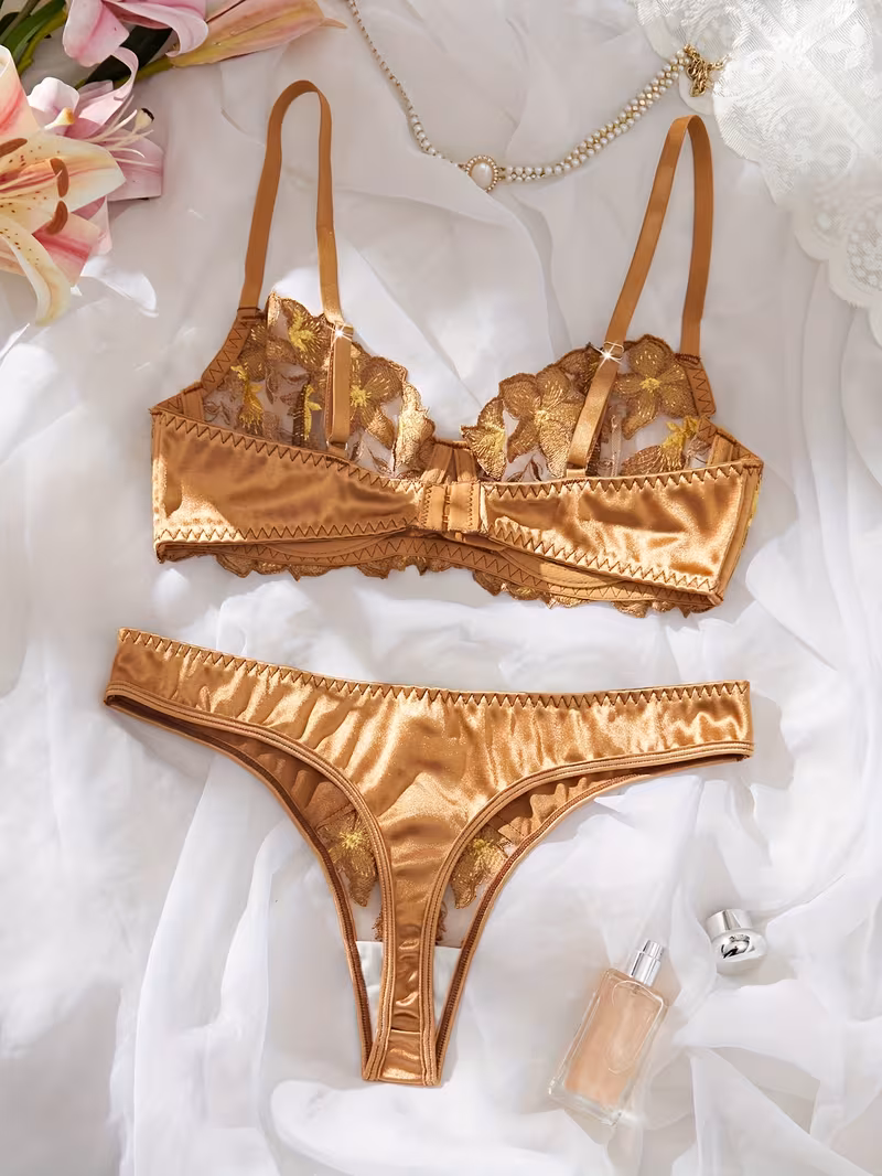 Embroidery Bra & Low-Rise Triangle Panties
